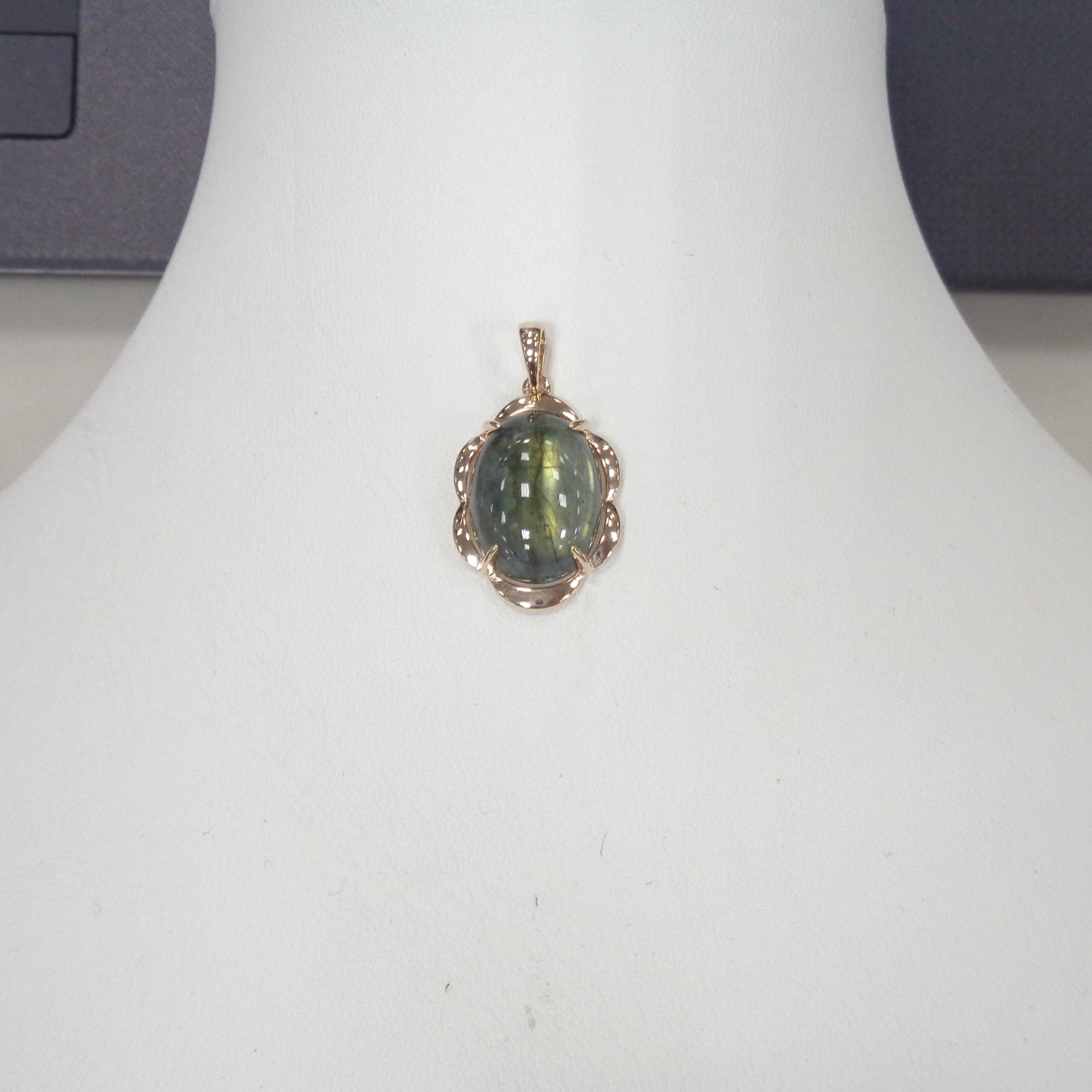 Серебряная подвеска с лабрадоритом